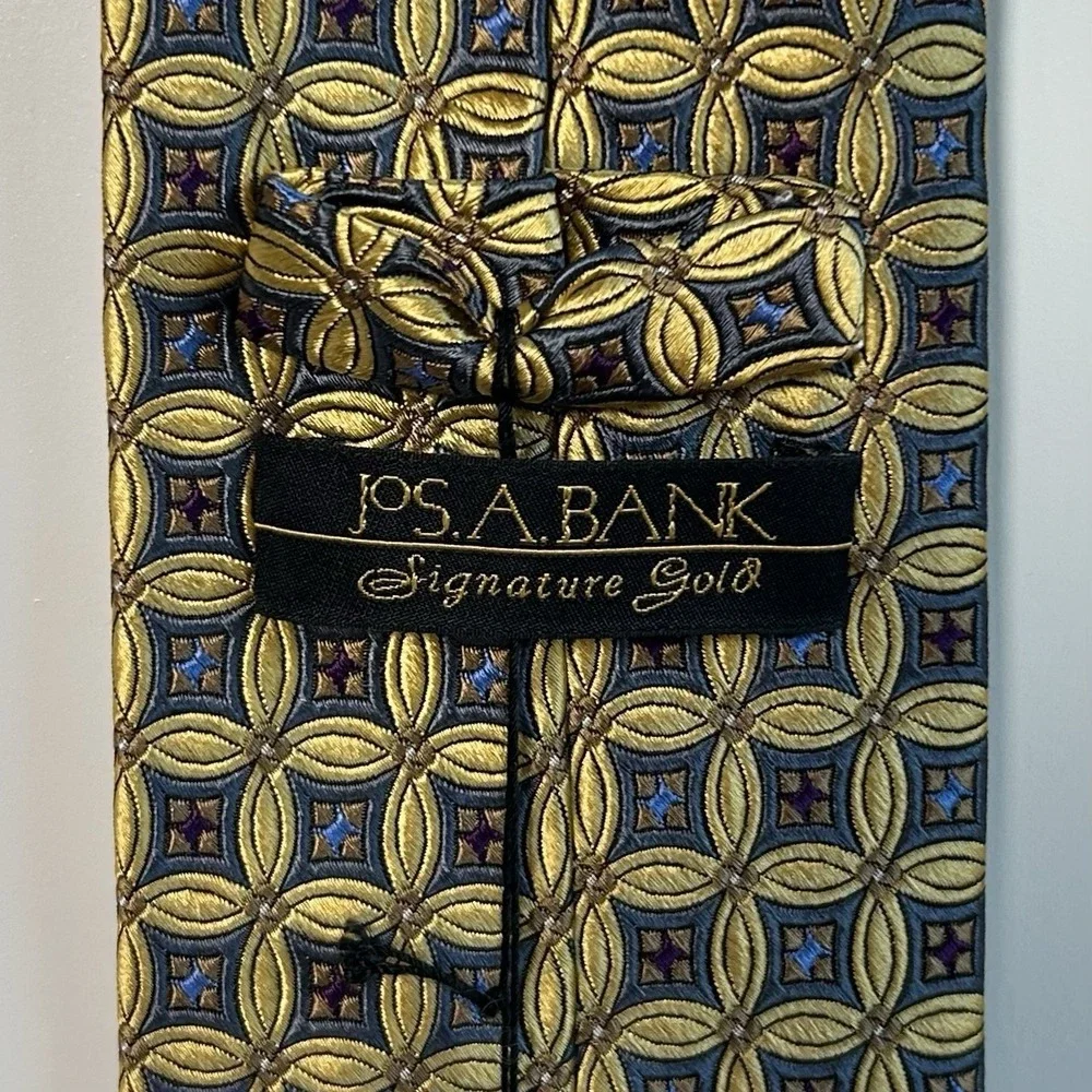 Jos. A. Bank Signature Gold 100% Silk Geometric Medallion Tie Quiet Luxury Style